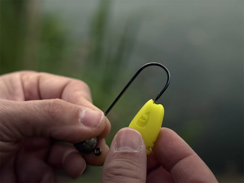 Jig rotund cu spin pentru năluci Delphin TYRE / 3 buc 80g-8/0