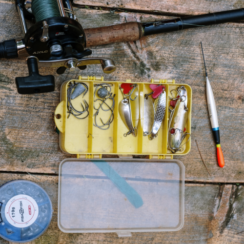 Top 5 Accesorii de pescuit pe care trebuie să le ai în trusa ta: echipamentul ideal pentru orice pescar